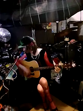 AllucyLu online show from February 15, 2026, 7:51 am