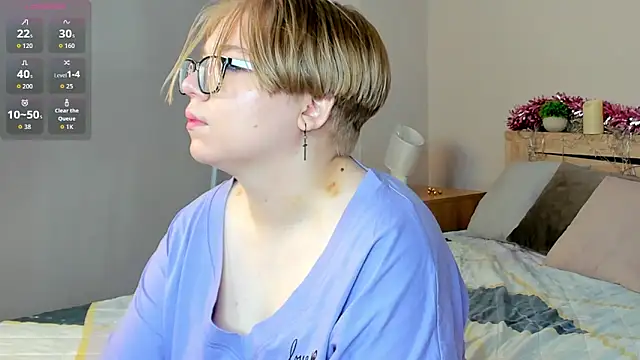 Snapshot of Lauraaa_Smith chatting on February 18, 2026, 12:39 am Lauraaa Smith online show from February 18, 2026, 12:39 am