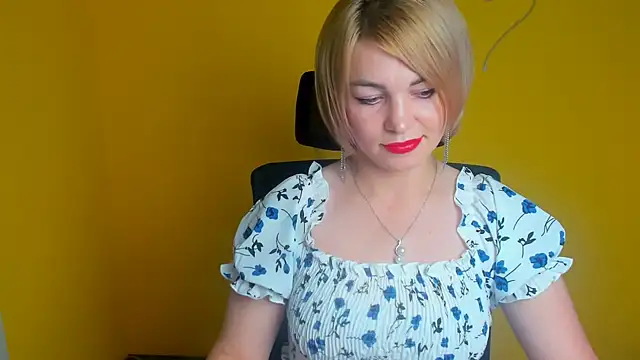CuttieEmma online show from July 11, 2026, 11:57 am