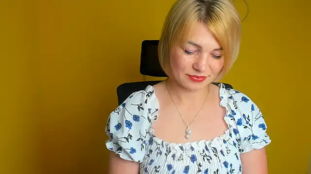 CuttieEmma online show from July 17, 2026, 5:58 am