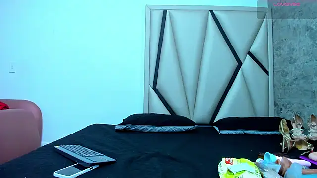 Snapshot of Emily-Queen03 chatting on February 26, 2026, 11:53 am Emily-Queen03 online show from February 26, 2026, 11:53 am