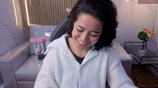 Snapshot of Lynn_turner chatting on February 13, 2026, 12:56 pm Lynn turner online show from February 13, 2026, 12:56 pm