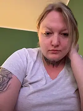 Snapshot of Lolaaxxx13 chatting on June 1, 2026, 7:04 pm Lolaaxxx13 online show from June 1, 2026, 7:04 pm