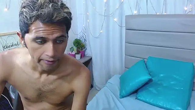 Snapshot of Cecilia_and_Carlos chatting on February 20, 2026, 6:26 am Cecilia and Carlos online show from February 20, 2026, 6:26 am