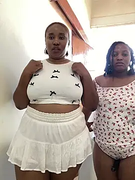 Snapshot of MeekyCurvyAss chatting on May 6, 2026, 1:27 pm MeekyCurvyAss online show from May 6, 2026, 1:27 pm
