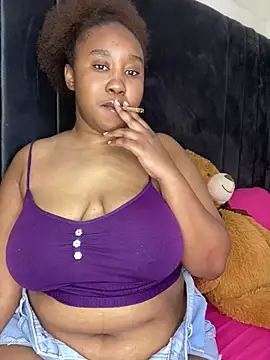 Snapshot of MeekyCurvyAss chatting on May 23, 2026, 12:09 pm MeekyCurvyAss online show from May 23, 2026, 12:09 pm