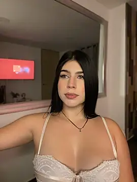 Snapshot of _HannahFox_ chatting on August 3, 2026, 11:30 pm HannahFox online show from August 3, 2026, 11:30 pm