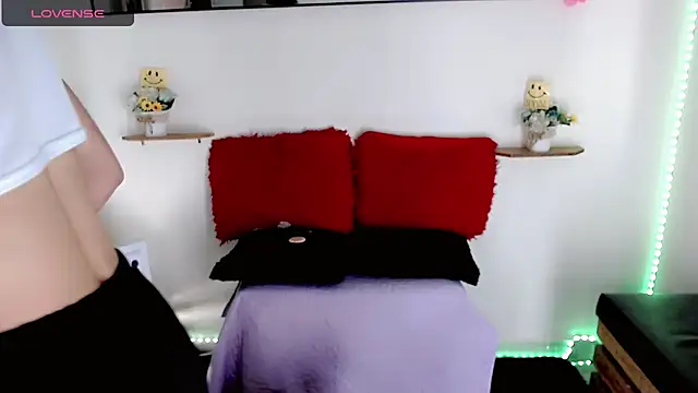 Snapshot of NathalialLooes chatting on February 22, 2026, 9:57 pm NathalialLooes online show from February 22, 2026, 9:57 pm