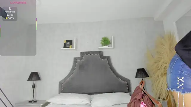 KarelyMitchel online show from February 28, 2026, 1:23 pm