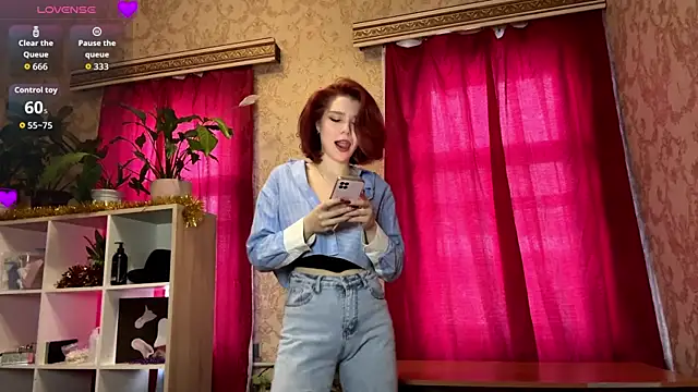 Snapshot of LaurynGeisinger chatting on February 5, 2026, 1:49 pm LaurynGeisinger online show from February 5, 2026, 1:49 pm