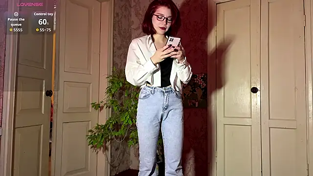 Snapshot of LaurynGeisinger chatting on February 24, 2026, 1:42 pm LaurynGeisinger online show from February 24, 2026, 1:42 pm