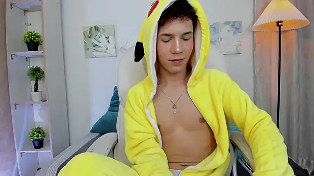 Snapshot of arlequiin_ chatting on February 4, 2026, 8:36 pm arlequiin online show from February 4, 2026, 8:36 pm