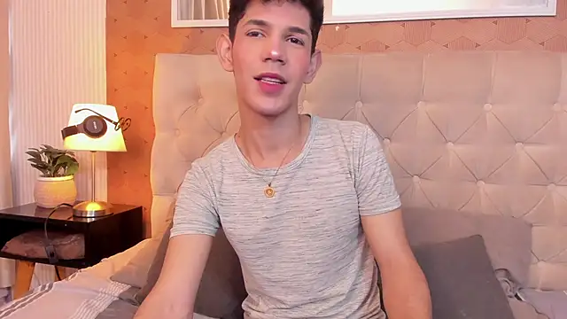 Snapshot of arlequiin_ chatting on February 19, 2026, 8:27 pm arlequiin online show from February 19, 2026, 8:27 pm