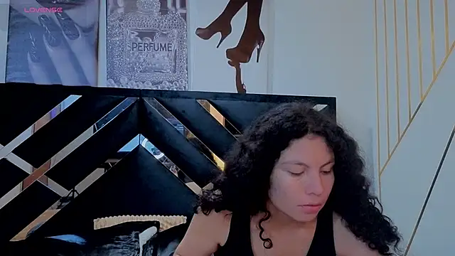 Zoe-yanin online show from April 8, 2026, 7:03 pm