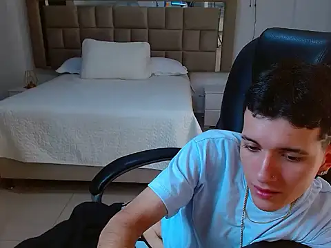 Snapshot of eroboyxox chatting on February 17, 2026, 8:48 pm eroboyxox online show from February 17, 2026, 8:48 pm