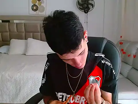 Snapshot of eroboyxox chatting on February 18, 2026, 8:16 pm eroboyxox online show from February 18, 2026, 8:16 pm