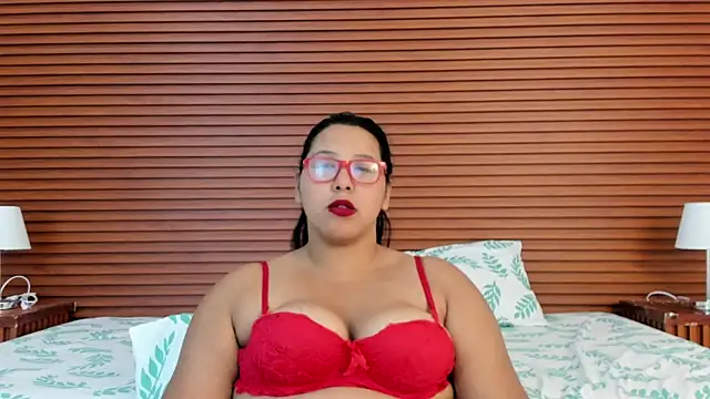 DeepandCurvy online show from May 17, 2026, 3:04 am