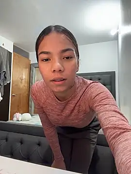 Snapshot of kaylaneee_ chatting on May 14, 2026, 1:34 am kaylaneee online show from May 14, 2026, 1:34 am