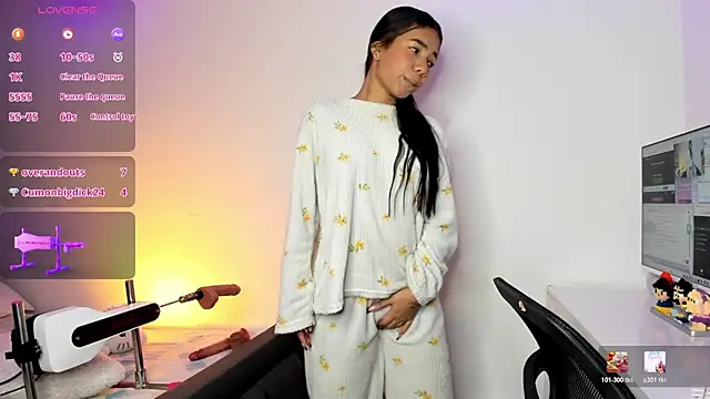 Snapshot of kaylaneee_ chatting on May 30, 2026, 12:35 pm kaylaneee online show from May 30, 2026, 12:35 pm