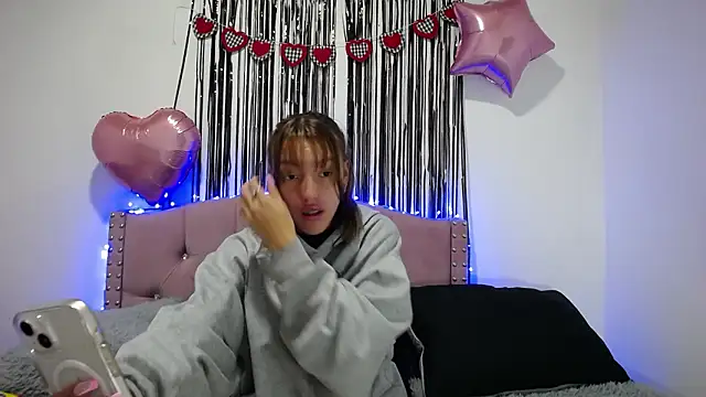 Snapshot of emily_cooper_pym chatting on February 18, 2026, 12:34 pm emily cooper pym online show from February 18, 2026, 12:34 pm