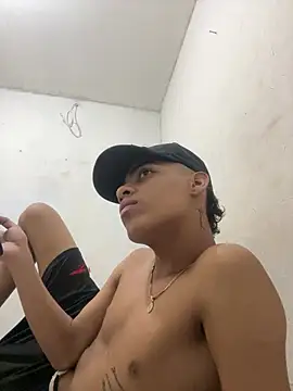 Snapshot of dominick_fran chatting on February 7, 2026, 4:38 am dominick fran online show from February 7, 2026, 4:38 am