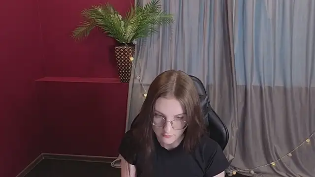 Snapshot of VixenLight chatting on February 9, 2026, 2:15 am VixenLight online show from February 9, 2026, 2:15 am