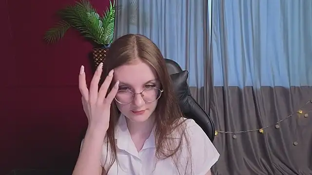 Snapshot of VixenLight chatting on February 24, 2026, 2:31 am VixenLight online show from February 24, 2026, 2:31 am