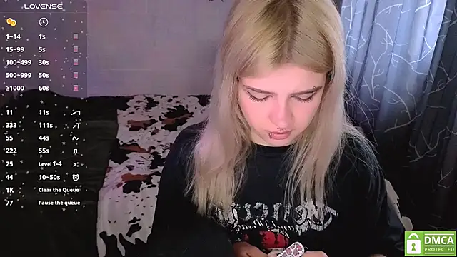 MoonlightGrace online show from April 12, 2026, 3:17 pm