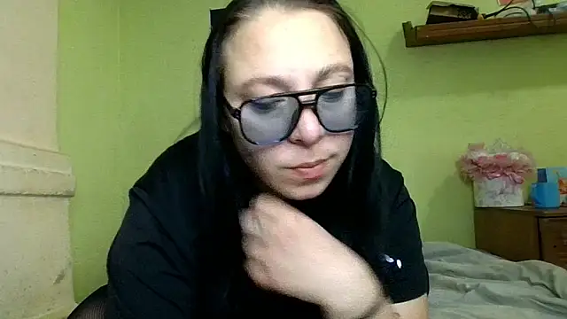 Snapshot of MillaSourety chatting on April 21, 2026, 7:03 am MillaSourety online show from April 21, 2026, 7:03 am