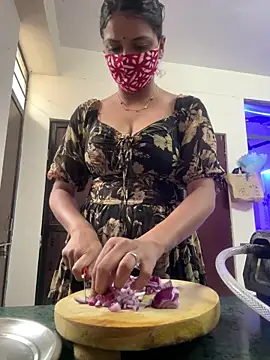 Snapshot of kavyababy00 chatting on February 18, 2026, 6:20 am kavyababy00 online show from February 18, 2026, 6:20 am