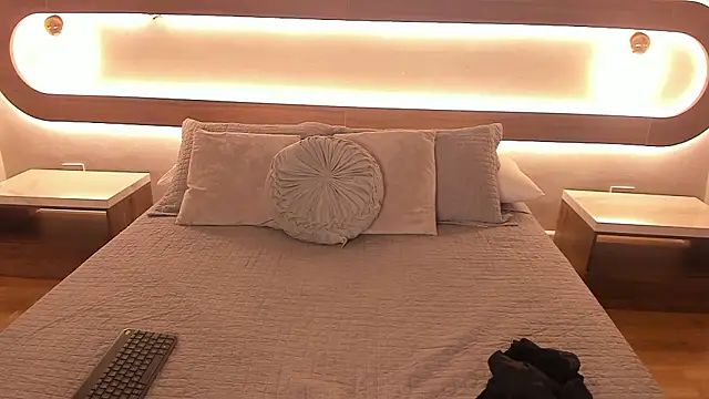 Snapshot of Sienna_brunette chatting on February 8, 2026, 12:19 pm Sienna brunette online show from February 8, 2026, 12:19 pm