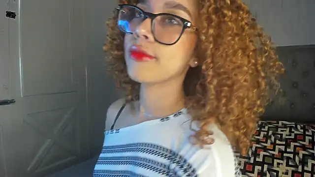 Sienna brunette online show from April 15, 2026, 12:12 pm