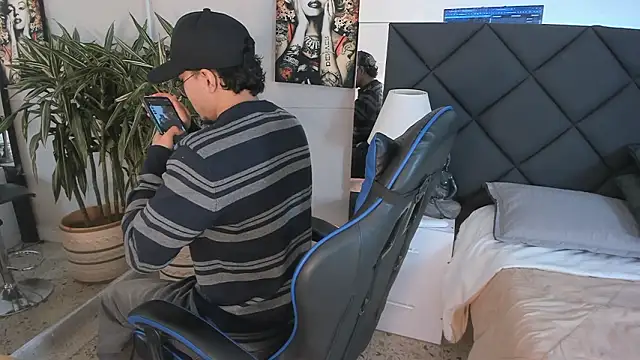 Snapshot of kai_storn chatting on March 1, 2026, 11:45 am kai storn online show from March 1, 2026, 11:45 am