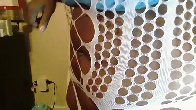 Snapshot of theetashelly chatting on July 7, 2026, 5:32 am theetashelly online show from July 7, 2026, 5:32 am