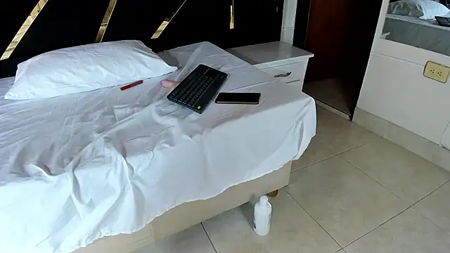 AngieLafourcade online show from February 8, 2026, 2:42 pm