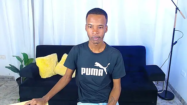 Snapshot of gusy_18 chatting on February 6, 2026, 8:12 pm gusy 18 online show from February 6, 2026, 8:12 pm