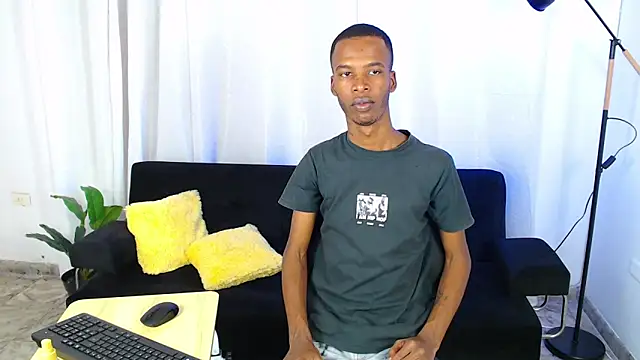 Snapshot of gusy_18 chatting on February 7, 2026, 8:56 pm gusy 18 online show from February 7, 2026, 8:56 pm