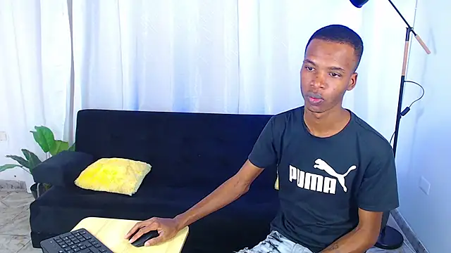 Snapshot of gusy_18 chatting on February 16, 2026, 8:16 pm gusy 18 online show from February 16, 2026, 8:16 pm