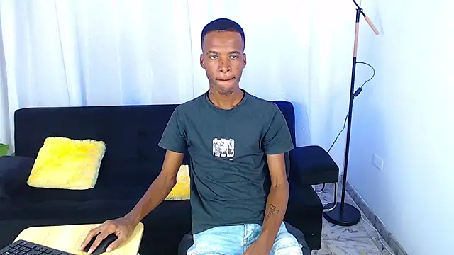 Snapshot of gusy_18 chatting on February 25, 2026, 8:18 pm gusy 18 online show from February 25, 2026, 8:18 pm