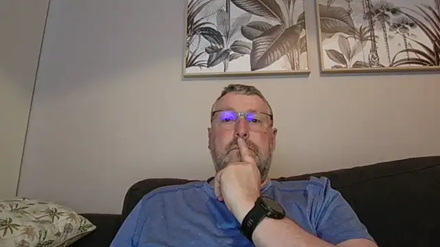 doudou310 online show from March 15, 2026, 5:02 am