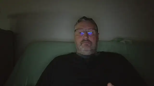 doudou310 online show from April 5, 2026, 3:58 am