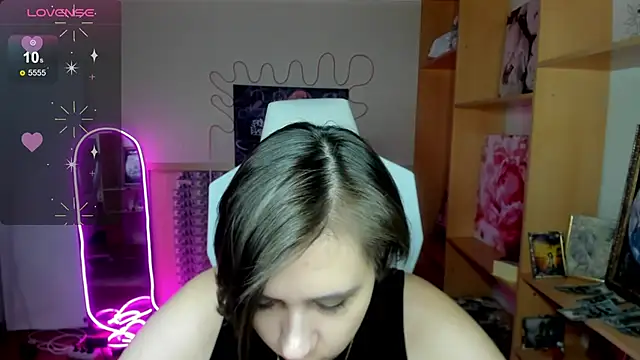 Snapshot of Scarlet_Sirenn chatting on February 1, 2026, 7:18 am Scarlet Sirenn online show from February 1, 2026, 7:18 am