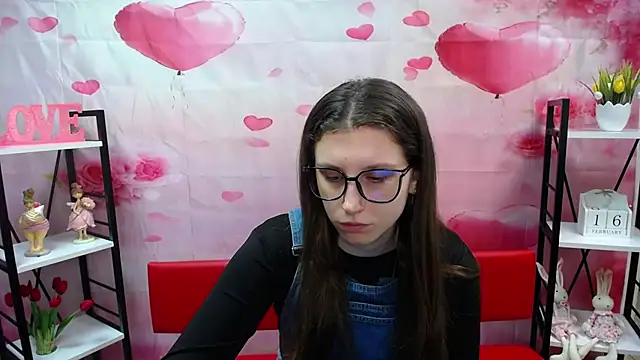 Snapshot of LilianaShine chatting on February 16, 2026, 5:58 am LilianaShine online show from February 16, 2026, 5:58 am