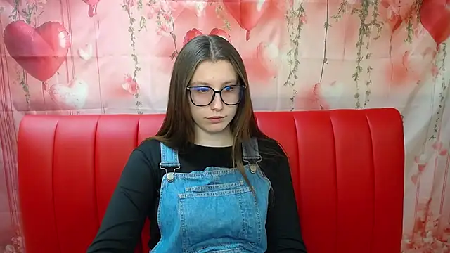 Snapshot of LilianaShine chatting on April 23, 2026, 5:08 am LilianaShine online show from April 23, 2026, 5:08 am