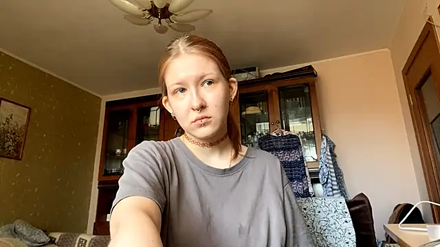 LaureenVielma online show from April 15, 2026, 8:21 am