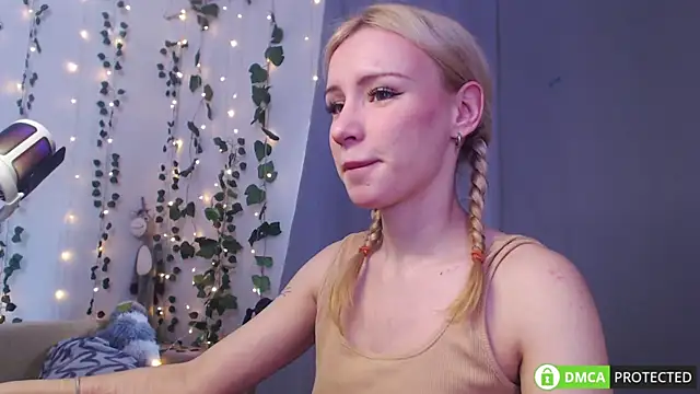 Mia  Jensen online show from April 15, 2026, 11:28 am