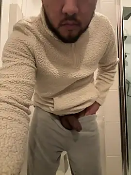 latinocalientehot online show from March 26, 2026, 9:53 pm