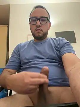 Snapshot of latinocalientehot chatting on June 7, 2026, 8:01 pm latinocalientehot online show from June 7, 2026, 8:01 pm