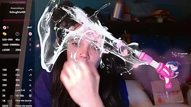 ahungkittykat online show from April 28, 2026, 3:55 am