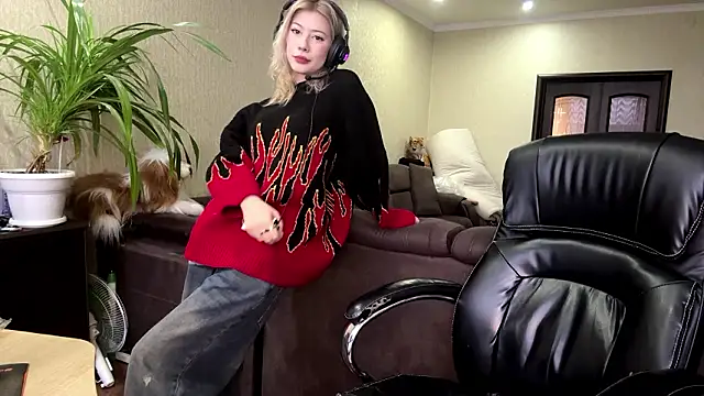 Snapshot of LadyFoxLove chatting on February 3, 2026, 10:42 am LadyFoxLove online show from February 3, 2026, 10:42 am